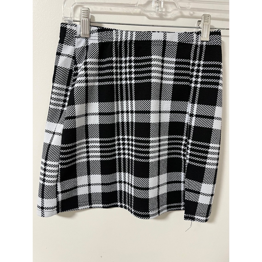 Mini skirt black and white plaid size small SHEIN